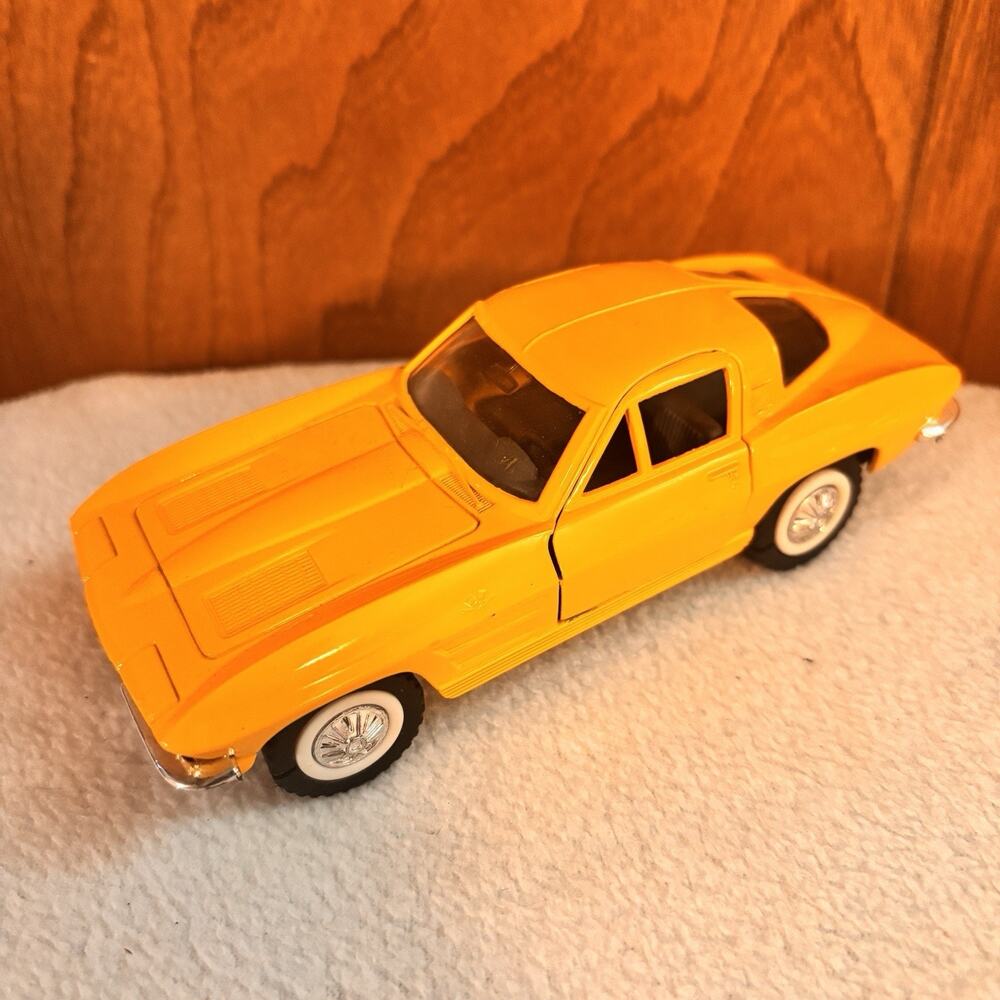 Majorette Yellow '63 Corvette Sting Ray Opening Doors 6 Inches